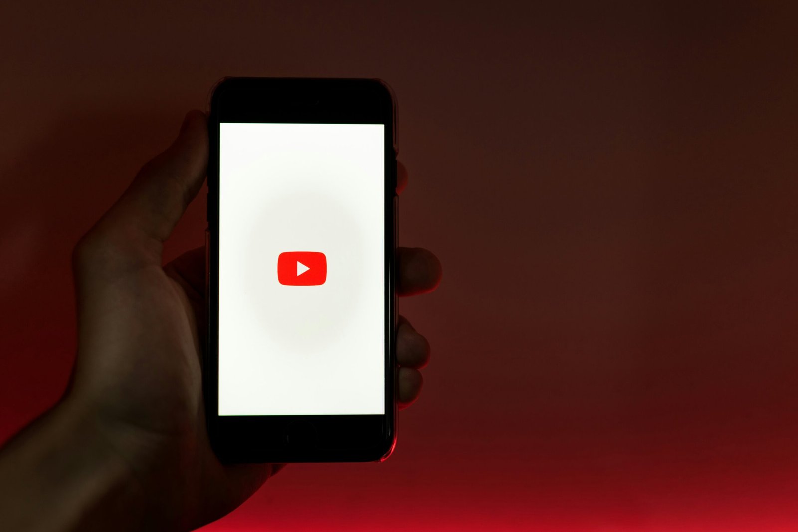 Read more about the article YouTube Gets Stricter: New Policies on Gun Videos and Youth Content